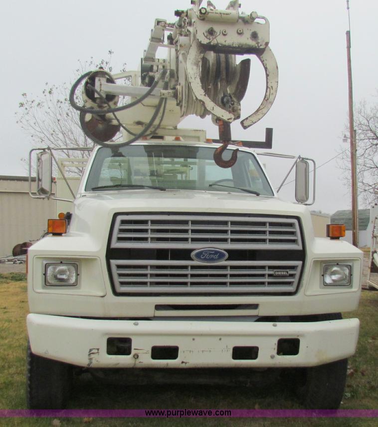 image for item B7009 1994 Ford F700 digger truck