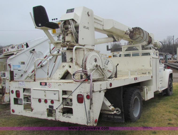 image for item B7009 1994 Ford F700 digger truck