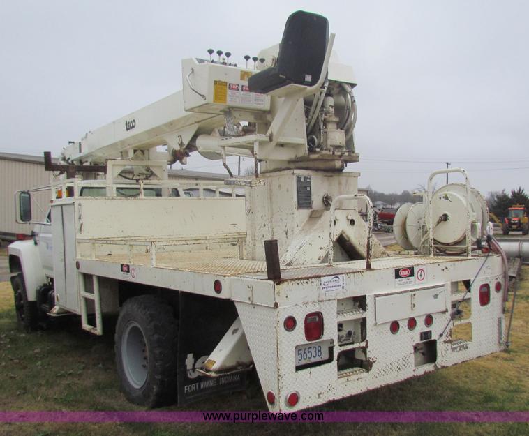 image for item B7009 1994 Ford F700 digger truck