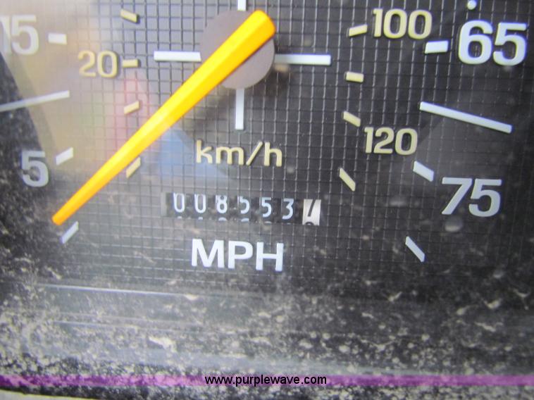 image for item B7009 1994 Ford F700 digger truck