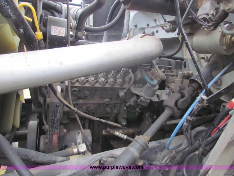 image for item B7009 1994 Ford F700 digger truck