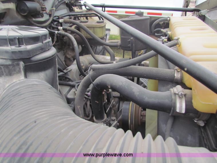 image for item B7009 1994 Ford F700 digger truck