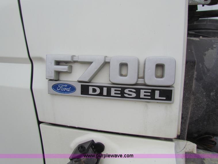 image for item B7009 1994 Ford F700 digger truck
