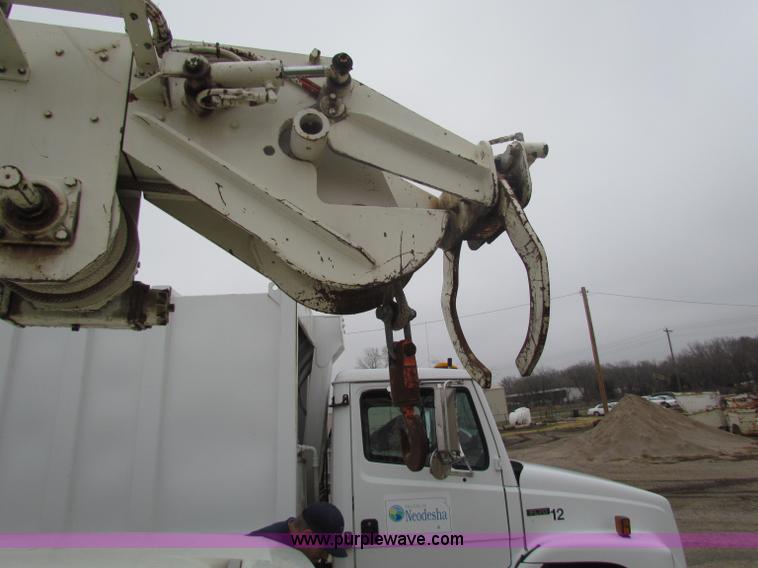 image for item B7009 1994 Ford F700 digger truck