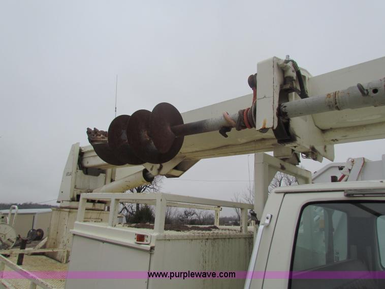 image for item B7009 1994 Ford F700 digger truck