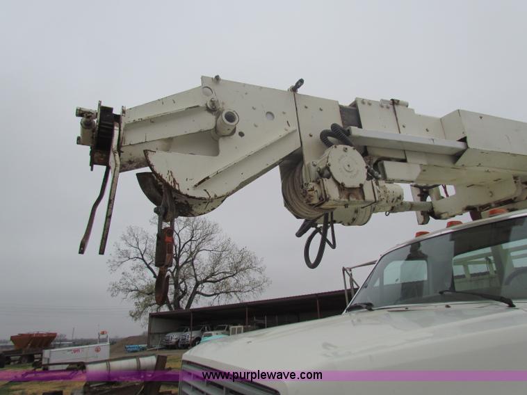 image for item B7009 1994 Ford F700 digger truck