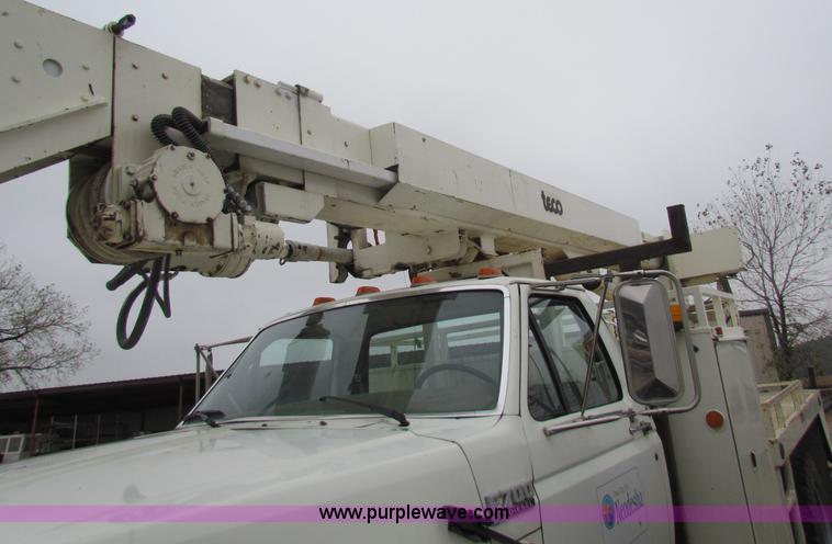 image for item B7009 1994 Ford F700 digger truck