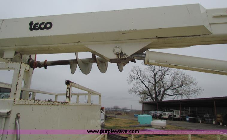 image for item B7009 1994 Ford F700 digger truck