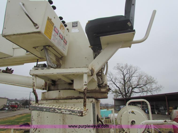 image for item B7009 1994 Ford F700 digger truck