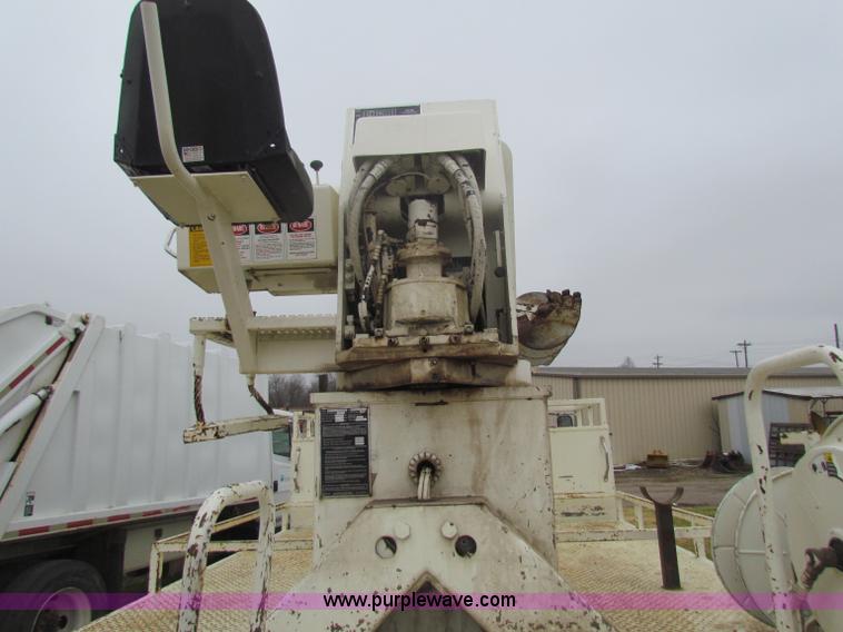 image for item B7009 1994 Ford F700 digger truck