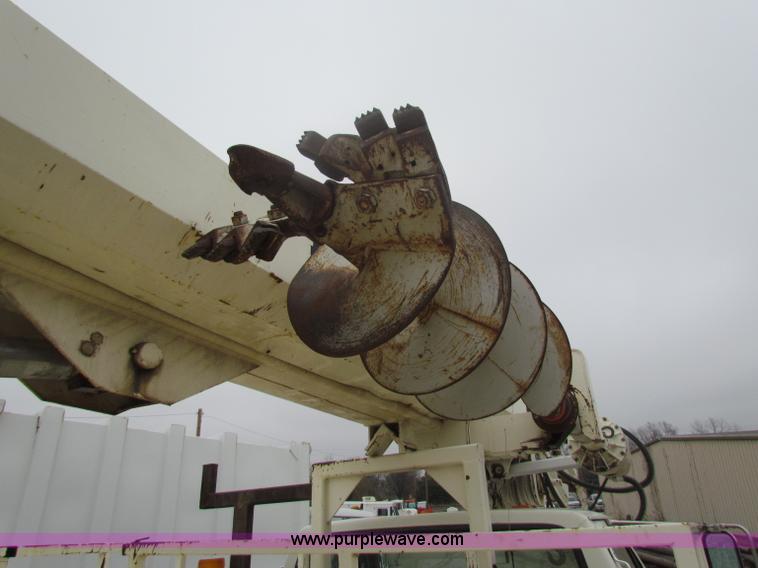 image for item B7009 1994 Ford F700 digger truck