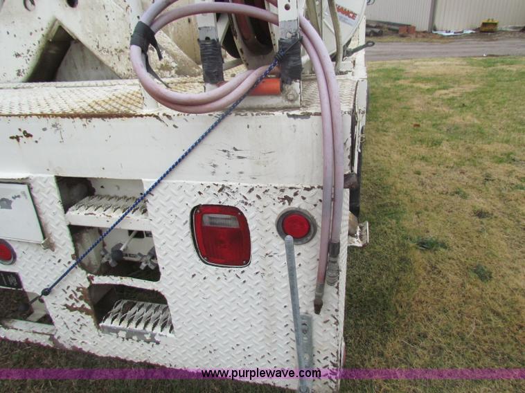 image for item B7009 1994 Ford F700 digger truck