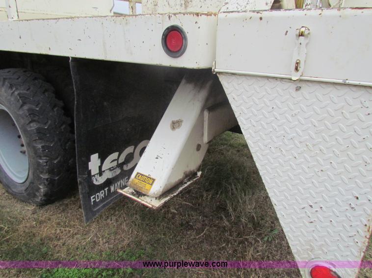 image for item B7009 1994 Ford F700 digger truck