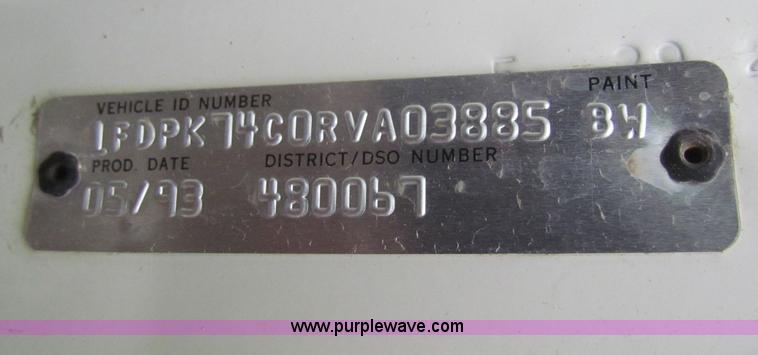 image for item B7009 1994 Ford F700 digger truck