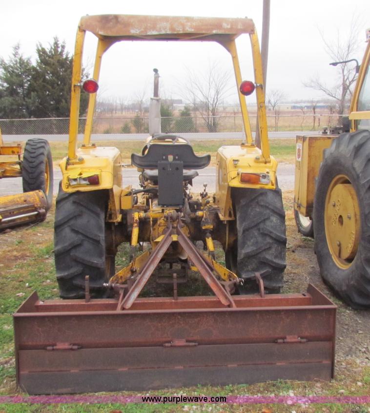 image for item B7012 1975 Case Construction King 380 tractor