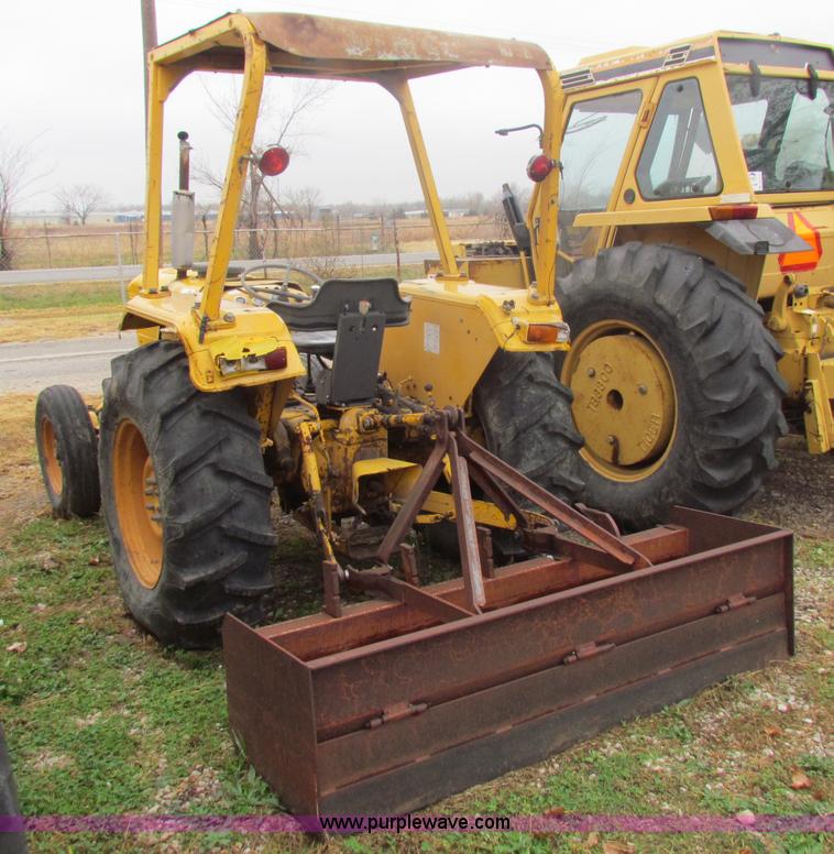 image for item B7012 1975 Case Construction King 380 tractor