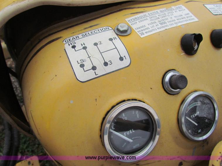 image for item B7012 1975 Case Construction King 380 tractor