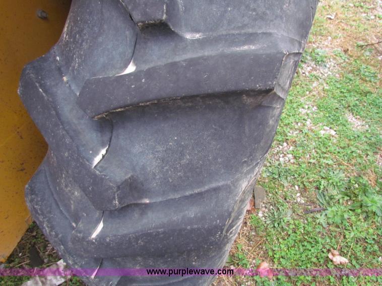 image for item B7012 1975 Case Construction King 380 tractor