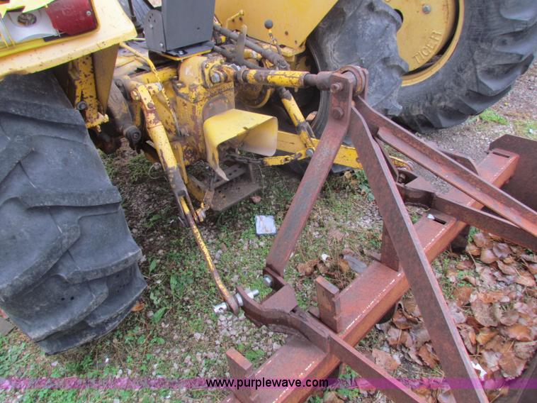 image for item B7012 1975 Case Construction King 380 tractor