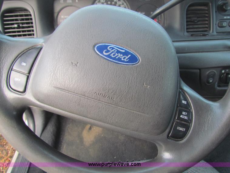 image for item B7016 2003 Ford Crown Victoria Police Interceptor