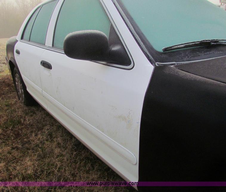 image for item B7016 2003 Ford Crown Victoria Police Interceptor