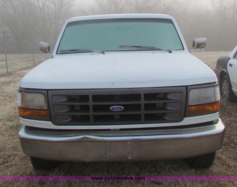 image for item B7017 1993 Ford F150 XL super cab pickup truck