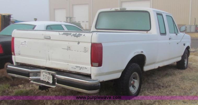 image for item B7017 1993 Ford F150 XL super cab pickup truck