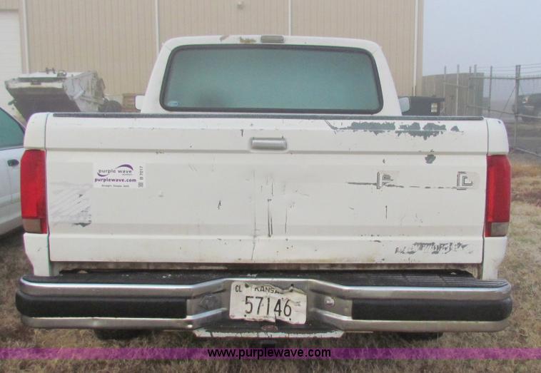 image for item B7017 1993 Ford F150 XL super cab pickup truck