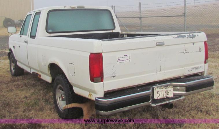 image for item B7017 1993 Ford F150 XL super cab pickup truck