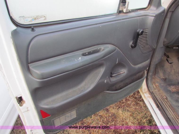 image for item B7017 1993 Ford F150 XL super cab pickup truck