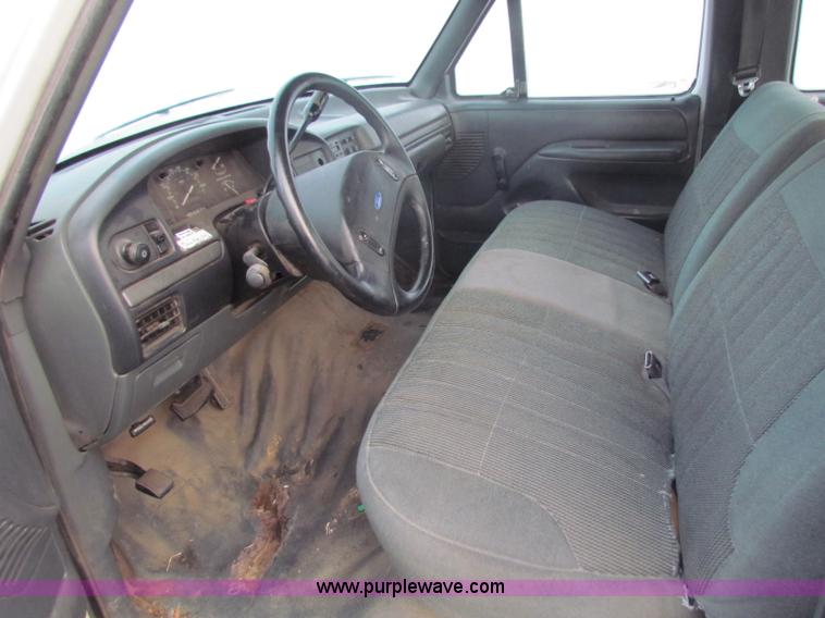 image for item B7017 1993 Ford F150 XL super cab pickup truck