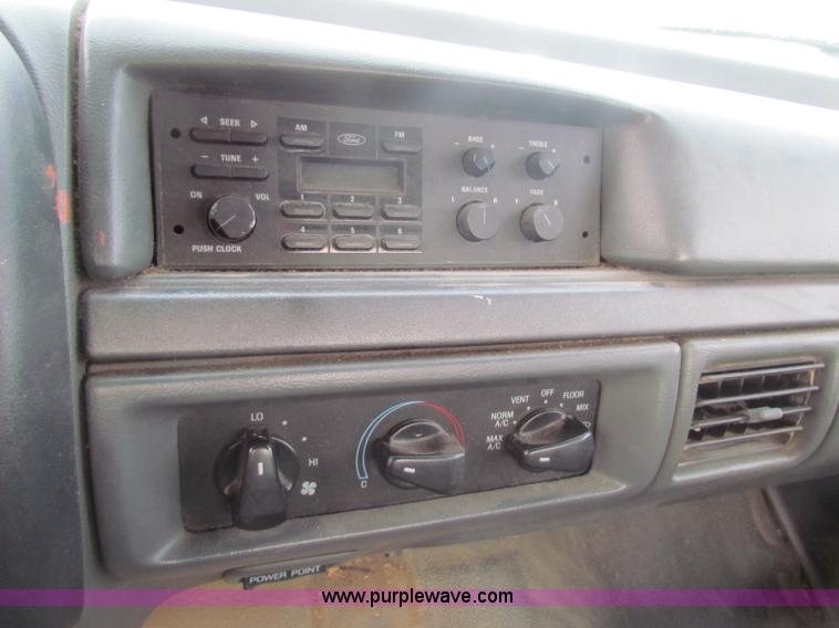 image for item B7017 1993 Ford F150 XL super cab pickup truck