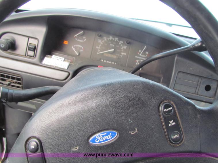 image for item B7017 1993 Ford F150 XL super cab pickup truck