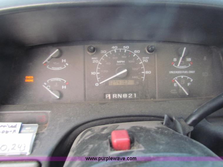 image for item B7017 1993 Ford F150 XL super cab pickup truck