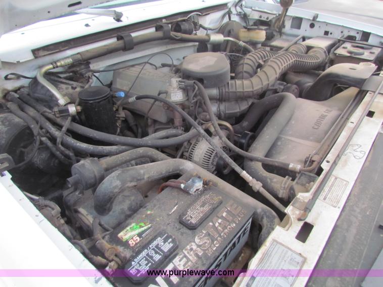 image for item B7017 1993 Ford F150 XL super cab pickup truck