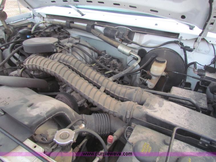 image for item B7017 1993 Ford F150 XL super cab pickup truck