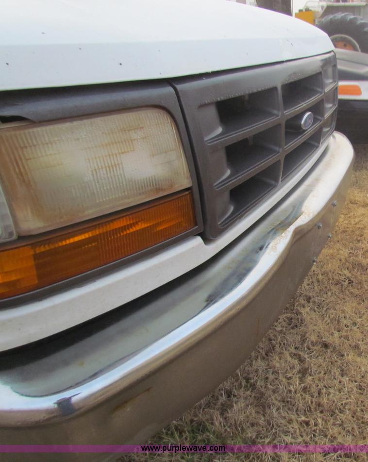 image for item B7017 1993 Ford F150 XL super cab pickup truck