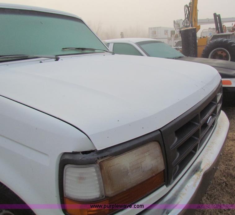 image for item B7017 1993 Ford F150 XL super cab pickup truck