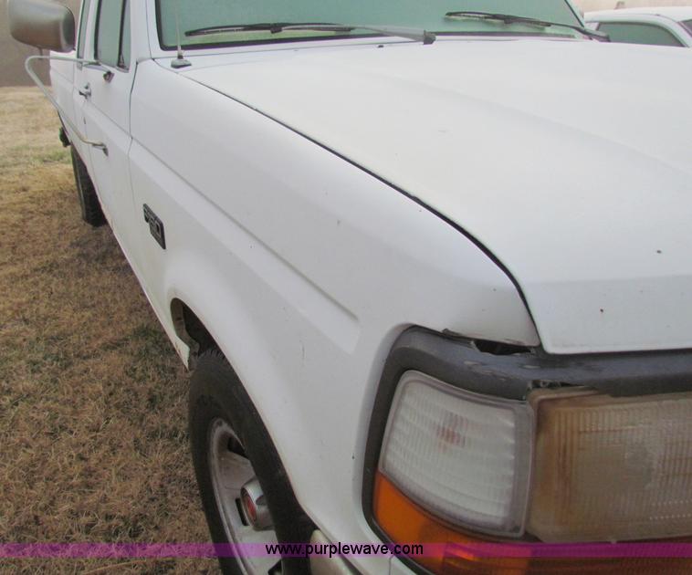 image for item B7017 1993 Ford F150 XL super cab pickup truck