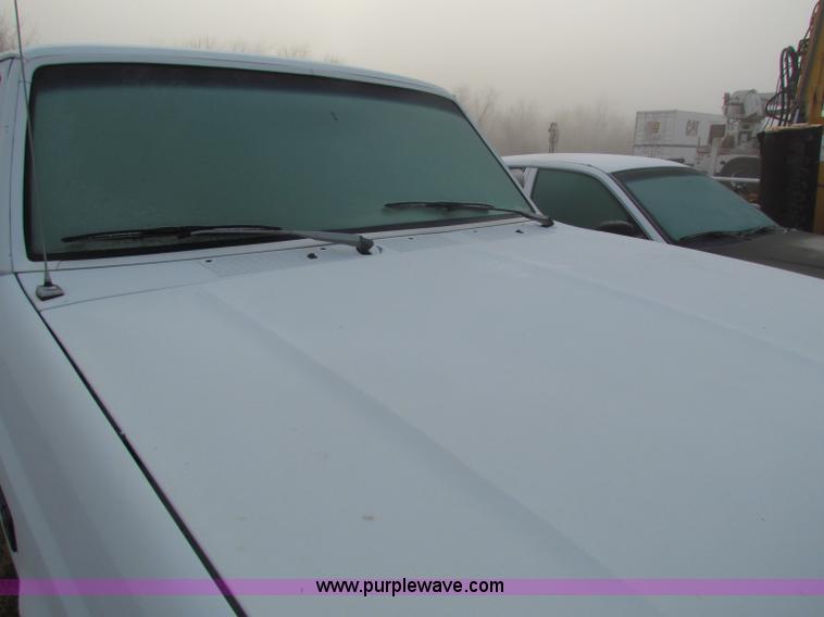 image for item B7017 1993 Ford F150 XL super cab pickup truck