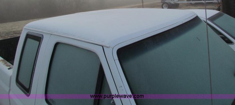 image for item B7017 1993 Ford F150 XL super cab pickup truck