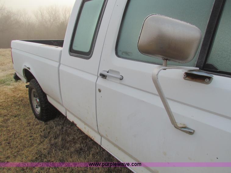 image for item B7017 1993 Ford F150 XL super cab pickup truck