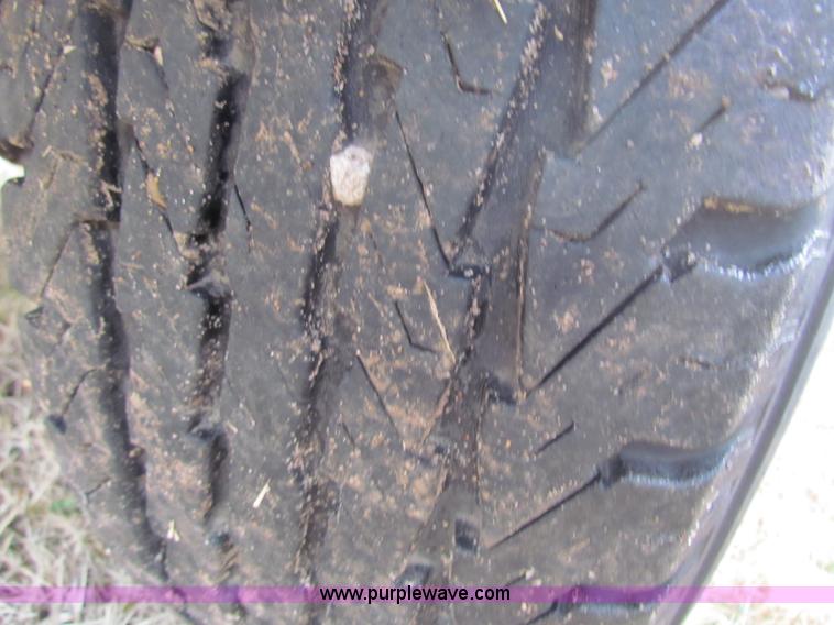 image for item B7017 1993 Ford F150 XL super cab pickup truck