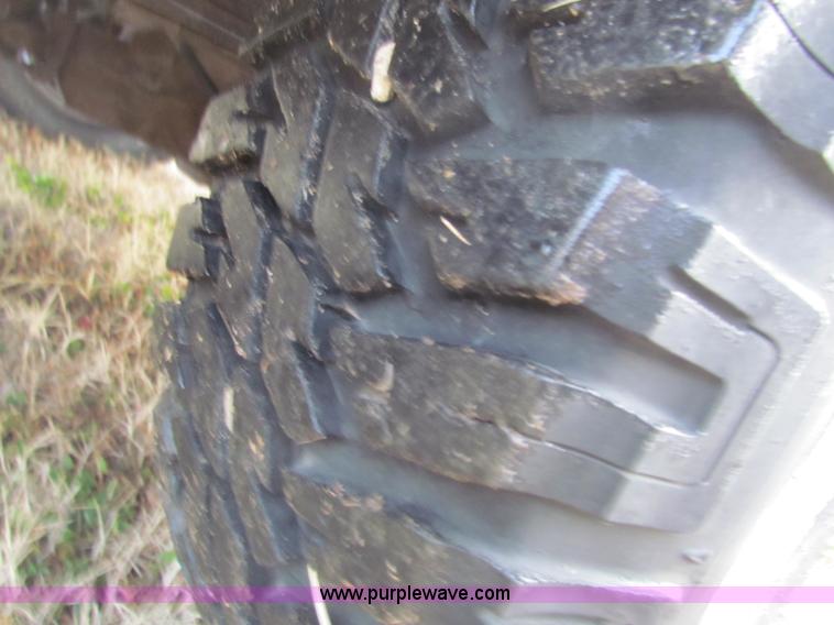 image for item B7017 1993 Ford F150 XL super cab pickup truck