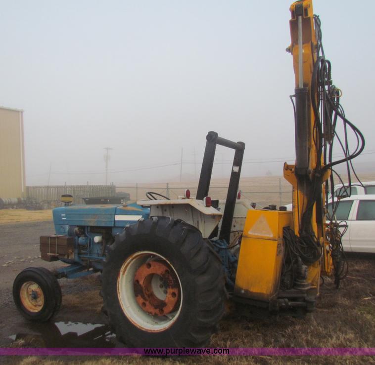 image for item B7018 1986 Ford 5900 tractor with flail boom mower