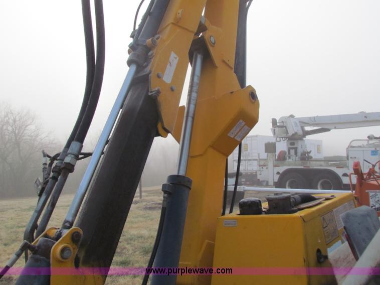 image for item B7018 1986 Ford 5900 tractor with flail boom mower