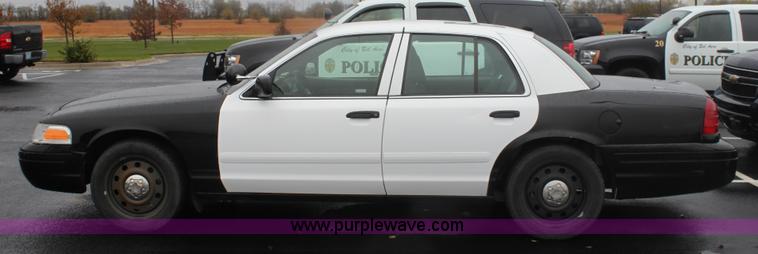 image for item B8660 2006 Ford Crown Victoria Police Interceptor