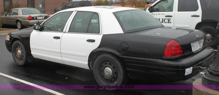 image for item B8660 2006 Ford Crown Victoria Police Interceptor