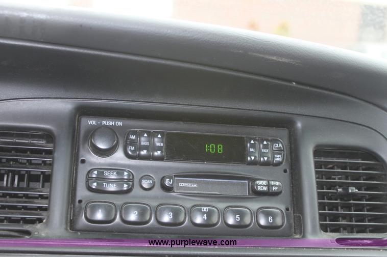 image for item B8660 2006 Ford Crown Victoria Police Interceptor