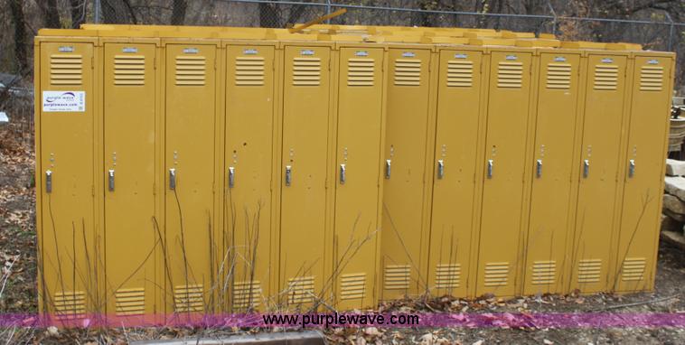 image for item B8703 (10) sets of lockers
